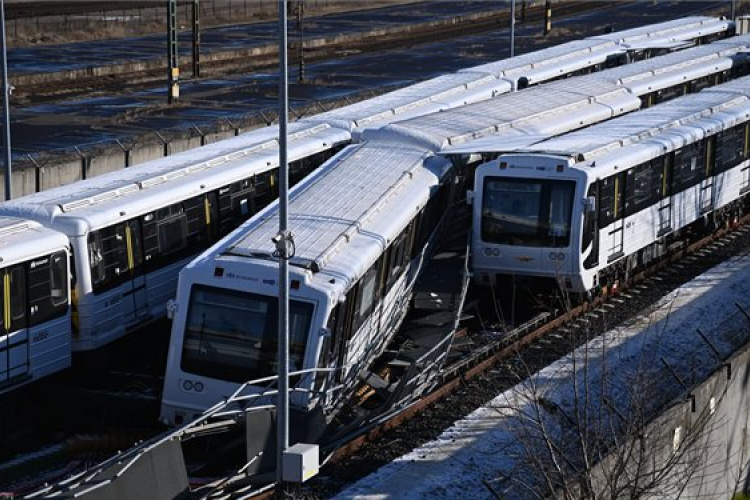 Összeütközött két metró a fővárosban