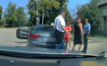 Lefejelte a magyar rendőrt az audis - Videó