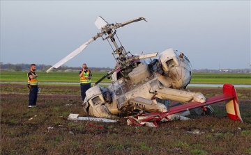 Felszállás közben oldalára borult egy helikopter Körösladány környékén